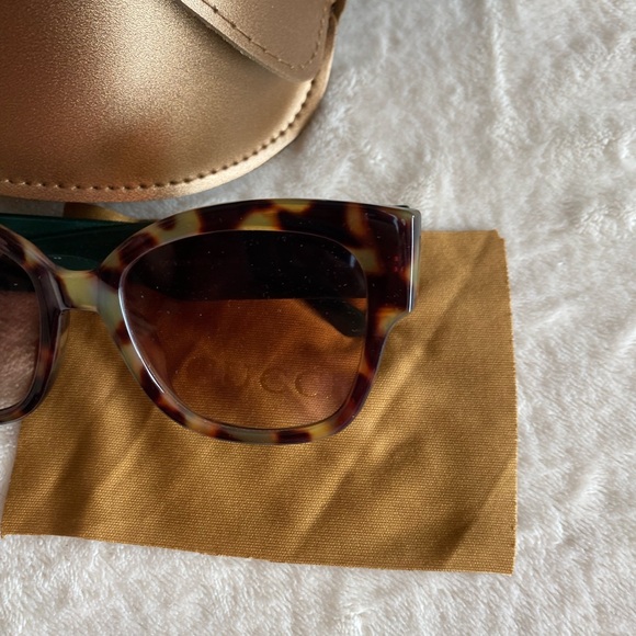 Excellent condition Gucci Tortoise Shell Sunglasses - Picture 5 of 9